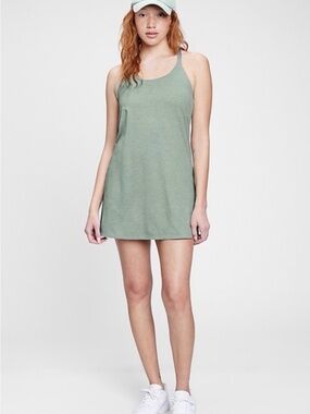 NWT Gap  Brushed Tech Jersey Soft Sage Green Size Small